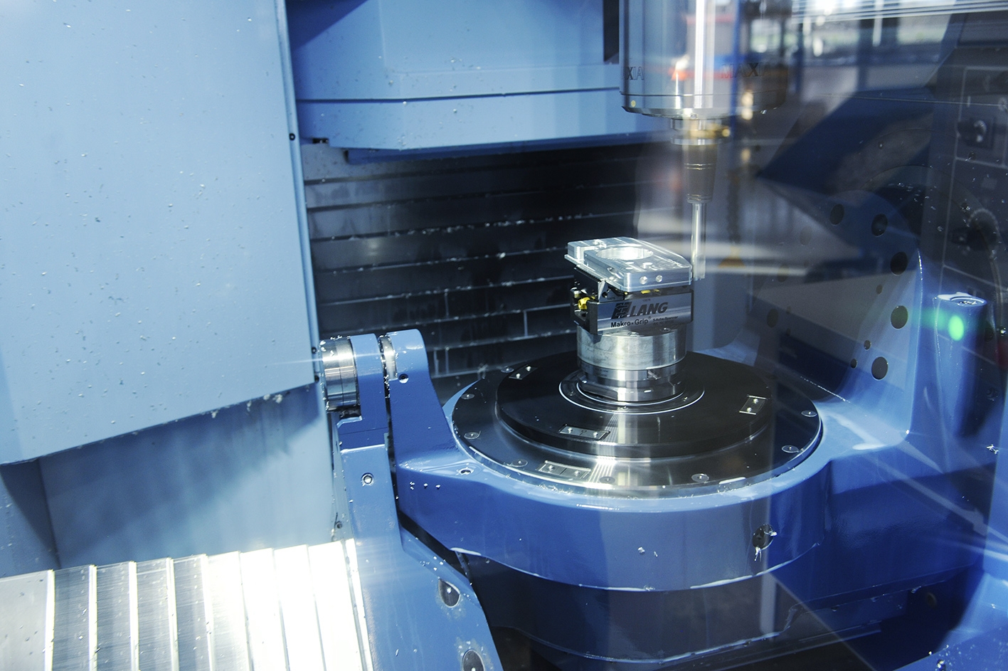 Component held on the trunnion table of a 5 axis machining centre